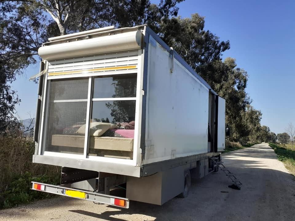 Luxury Caravan Truck In The Golan Heights Bruchim Qela' Alon Esterno foto